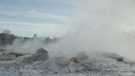 Sulphur-rocks-nearby-Geothermal-Geyser,-Rotorua,-New-Zealand