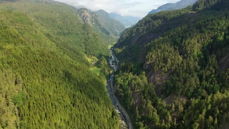 Road-among-the-mountains-in-Norway-is-located-near-Skare-and-Odda-in-the-region-Hordaland,-Norway.