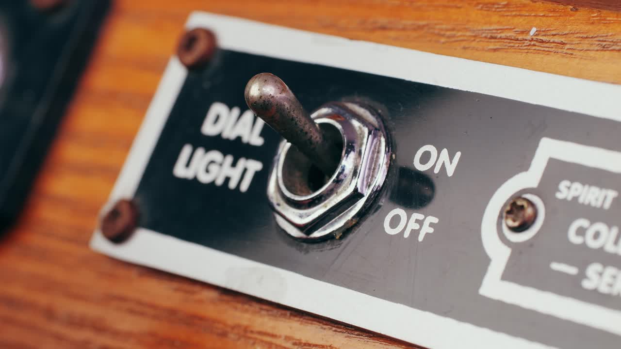 Old Retro AM FM Radio with tubes, Hand Changing stations , bulb vintage music player.