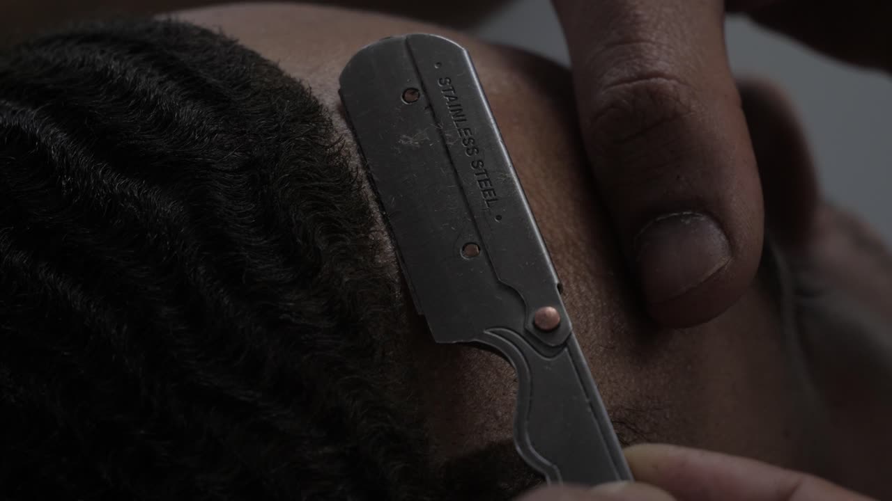 cliente de afeitado barbero - cámara lenta