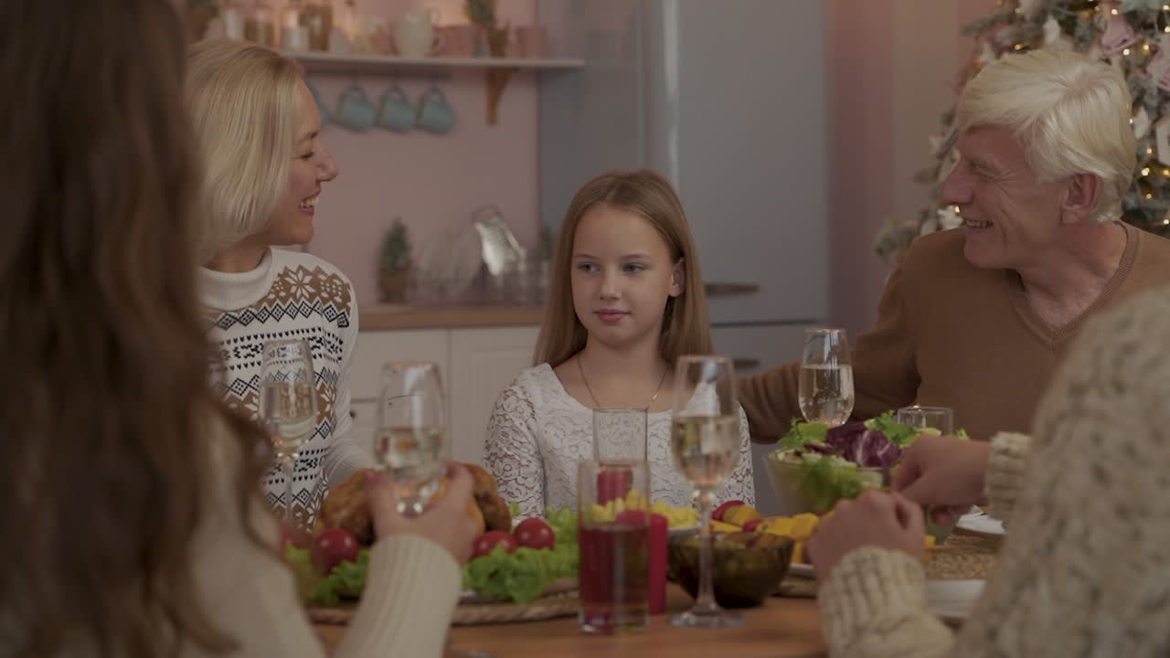 внучка с бабушкой и дедушкой