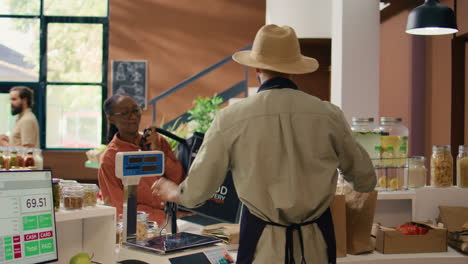 vendor gives food order for delivery