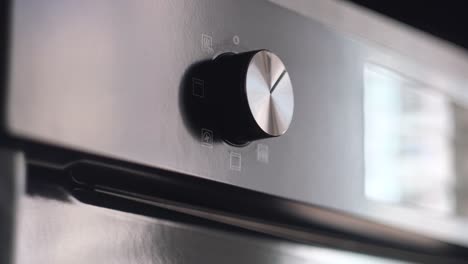 primer plano del control de la temperatura del horno