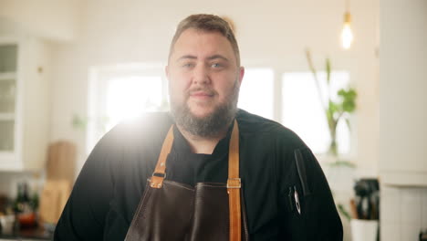 retrato de chef en la cocina