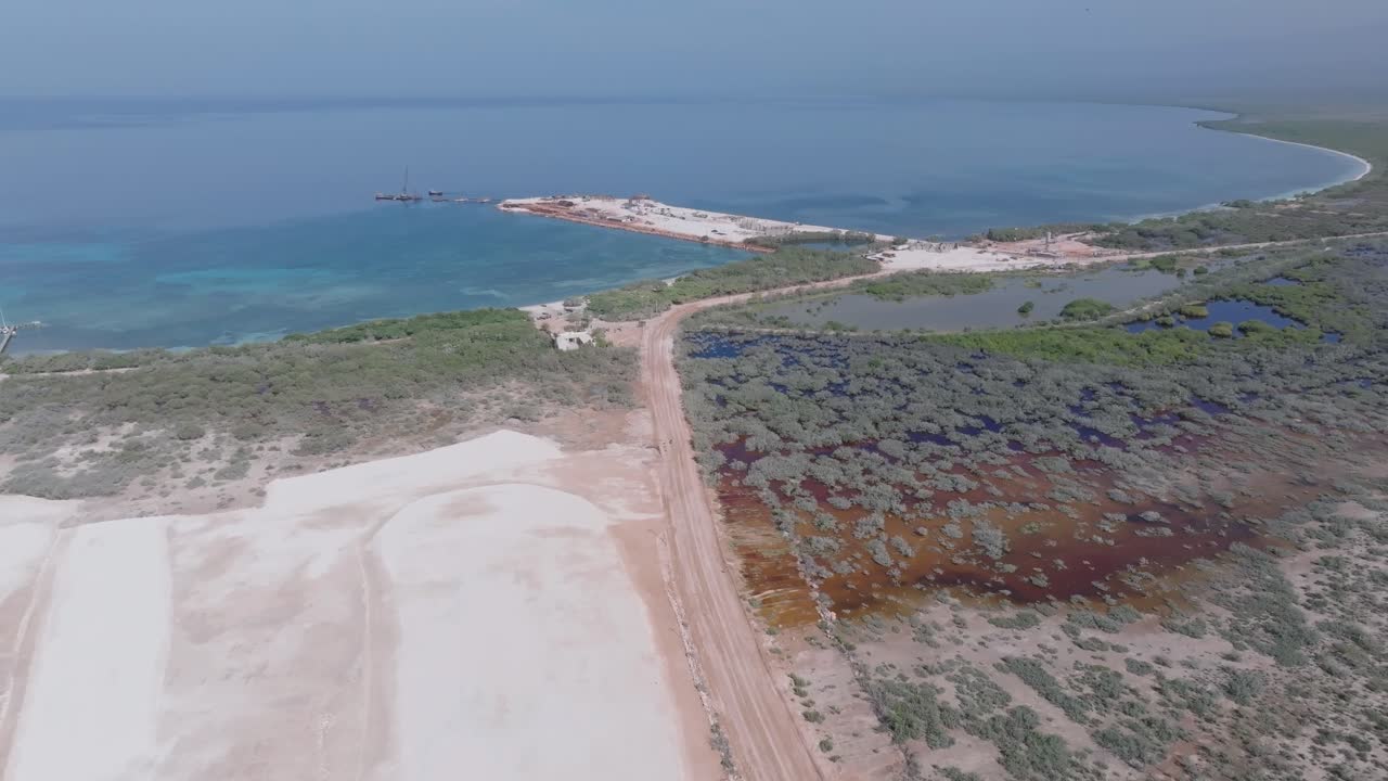 sitio de construcción de puerto cabo rojo y hotel pedernales en la república dominicana