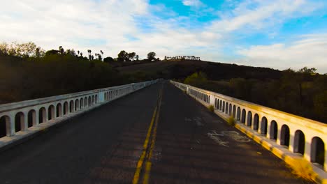 San-Luis-Rey-Bridge-Hinunterfliegen