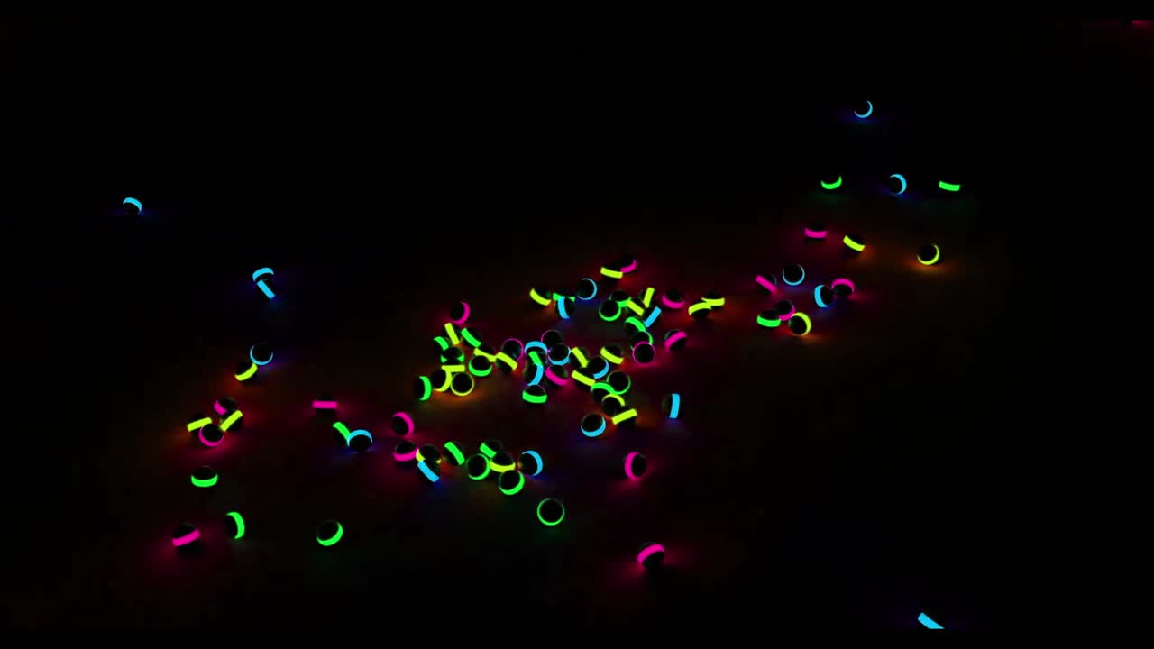 bolas de neón brillantes en la oscuridad