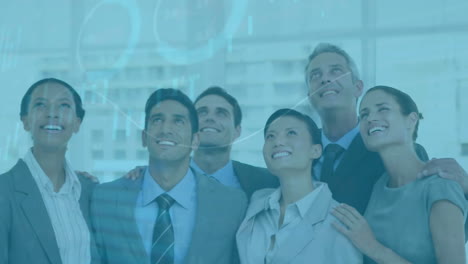animación del procesamiento de datos financieros sobre la sonrisa de diversas personas de negocios