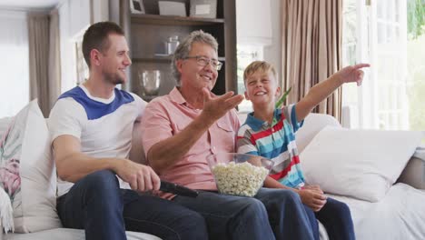 Glückliche-Familie-In-Einem-Haus