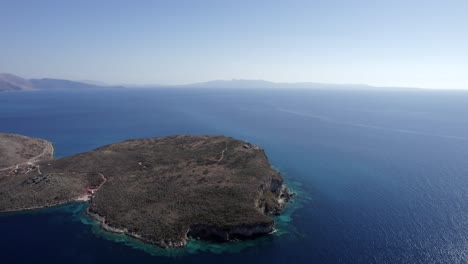 阿爾巴尼亞海岸上的一個島形懸崖上空的無人機射擊,sh8,帕勒莫