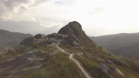 Berge-Von-Castro-Laboreiro,-Portugal-ältere-Burgruinen,-Mittelalter,-Könige-Und-Königinnen