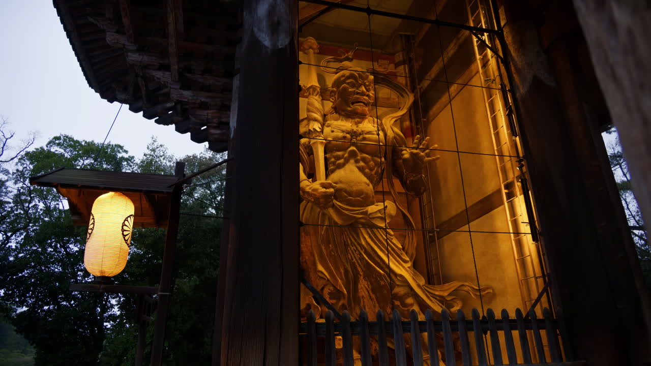 Guardian sculpture at the Todai-ji Namdaimon, Grand South Gate, the main gate of the Todai-ji Temple in Nara, Japan