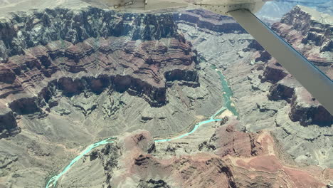 survoler le grand canyon dans un petit avion privé de 10 places par une journée ensoleillée