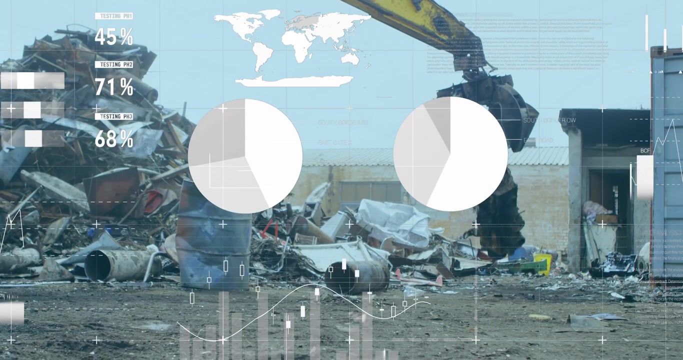 Animazione di un'interfaccia infografica sopra una macchina cesoia per rottami che accumula scarti metallici.