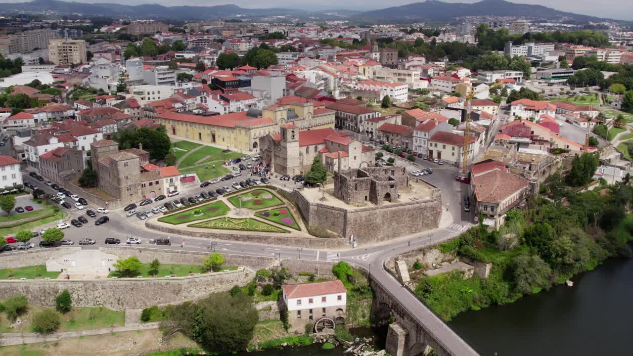 paisaje histórico de la ciudad de barcelona con puente medieval, portugal - aero