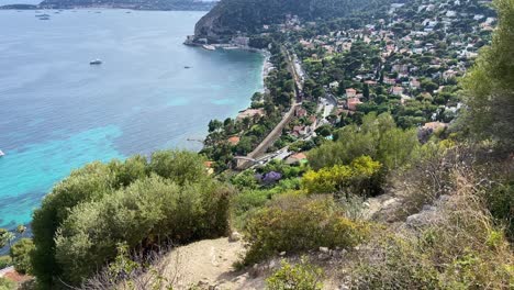 Panorama-Von-Eze-sur-mer-Strand-Und-Meerlandschaft-Gesehen-Vom-Nietzsche-pfad-In-Eze,-Frankreich