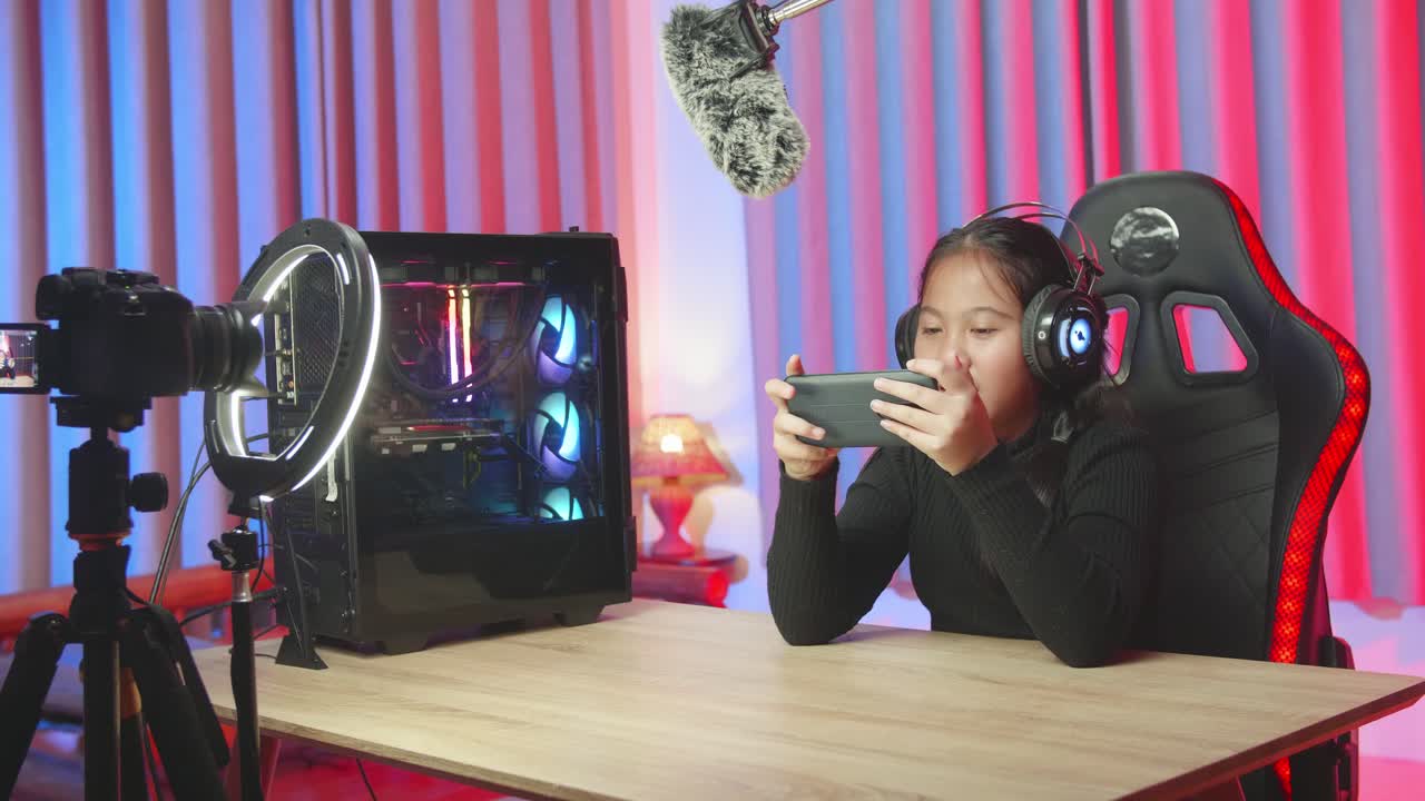 Girl Gaming and Streaming