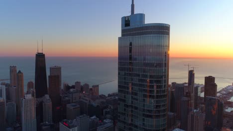 Horizonte-Aéreo-De-La-Torre-Trump-De-Chicago-Illinois-Al-Amanecer