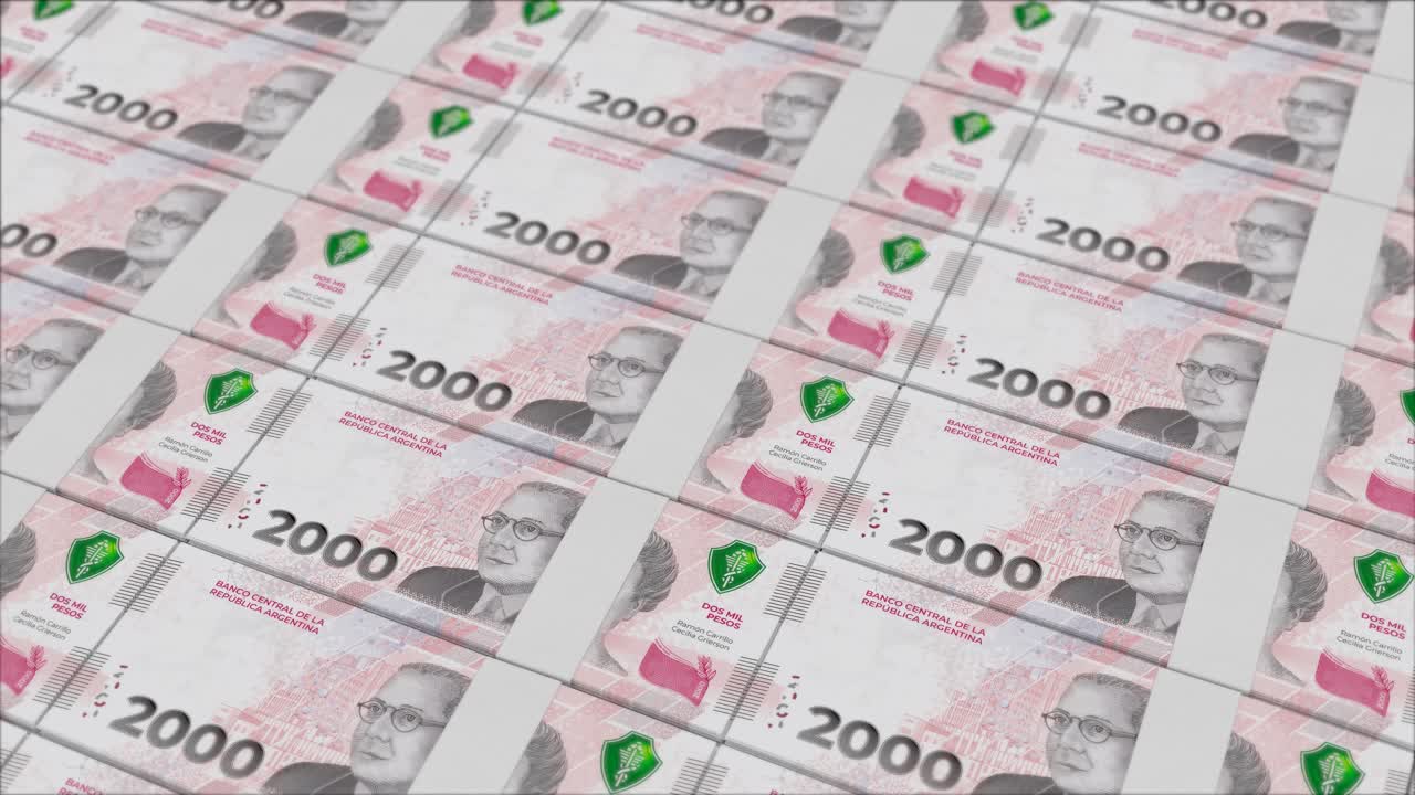 Para basım makinesinde basılan 2000 Arjantin Pezosu banknotları