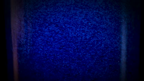 burbujas que se elevan en una bebida gaseosa azul