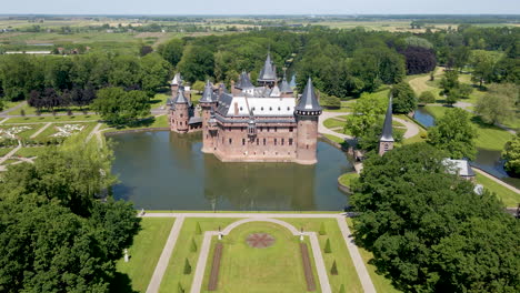 Foque-Hacia-Abajo-Del-Hermoso-Castillo-De-Cuento-De-Hadas