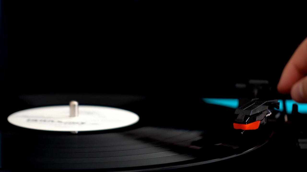 Platespiller. Nål på en vinylplate