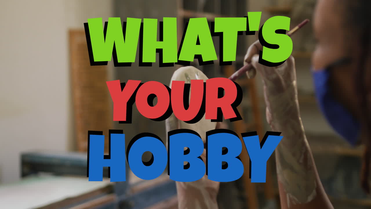 당신의 취미가 무엇인지에 대한 애니메이션 백인 여성에 대한 텍스트 도자기 그림