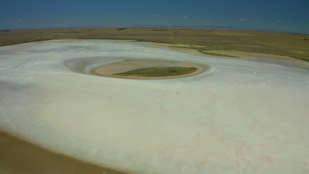 crucero con drone sobre salt lake pan