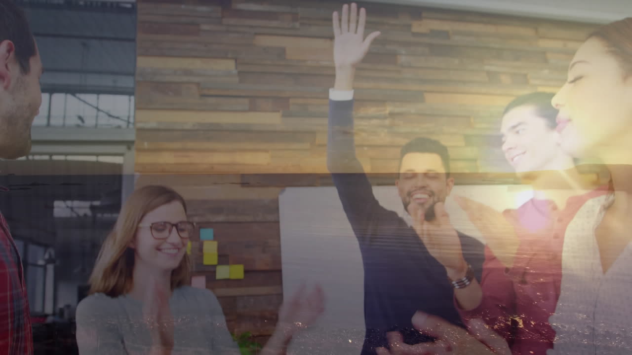 equipo celebrando el éxito