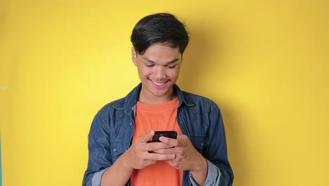 Young-man-in-casual-style-isolated-on-yellow-background-in-studio