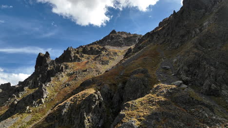 Kleines-Französisches-Dorf-In-Den-Französischen-Alpen,-Romanche-Tal,-Luftaufnahme-Im-Sommer