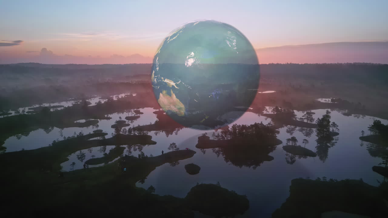 глобус, представляющий планету земля, летящий над болотистым ландшафтом - кадр вперед