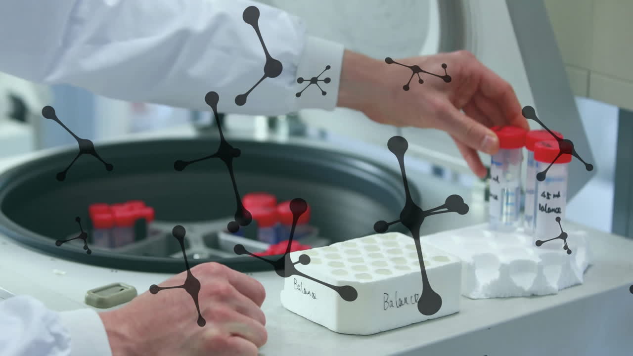 animación de moléculas sobre científico masculino caucásico trabajando en el laboratorio