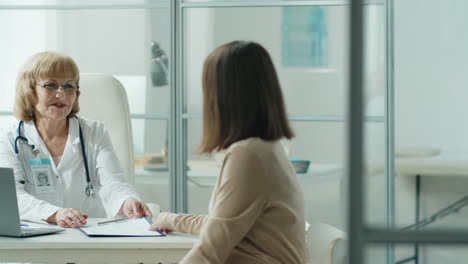 pregnant woman visiting doctor in clinic