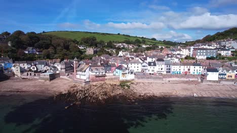 Idílico-Pueblo-De-Kingsand-En-Cornwall-Con-Sus-Coloridos-Edificios-Frente-Al-Mar