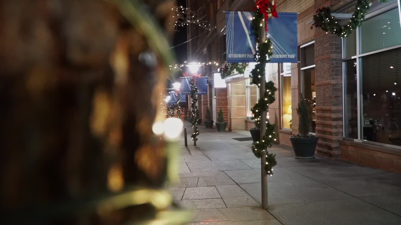 밤에 시내 덴버 크리스마스 조명