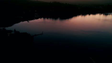 Drohnenaufnahmen-Vom-Himmel-Des-Vichuquen-Sees-Vor-Der-Nacht