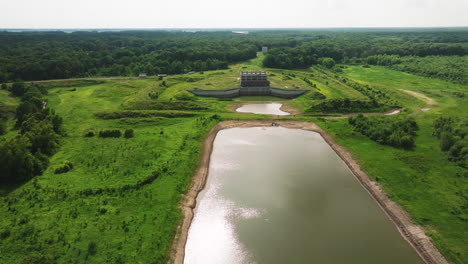 Panorama-Del-Parque-De-La-Estación-De-Bombeo-Grand-Prairie-En-White-River-En-De-Valls-Bluff,-Arkansas,-Estados-Unidos