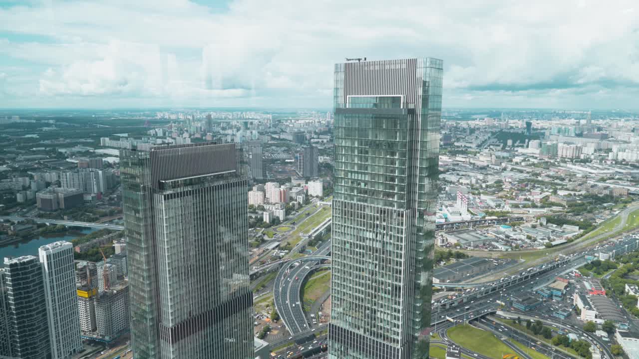 el paisaje urbano de moscú desde arriba con edificios modernos de gran altura