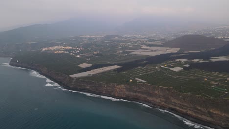campos de plantaciones de banano destruidos por lava solidificada, isla de la palma