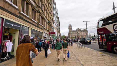 busy street during edinburgh fringe festival