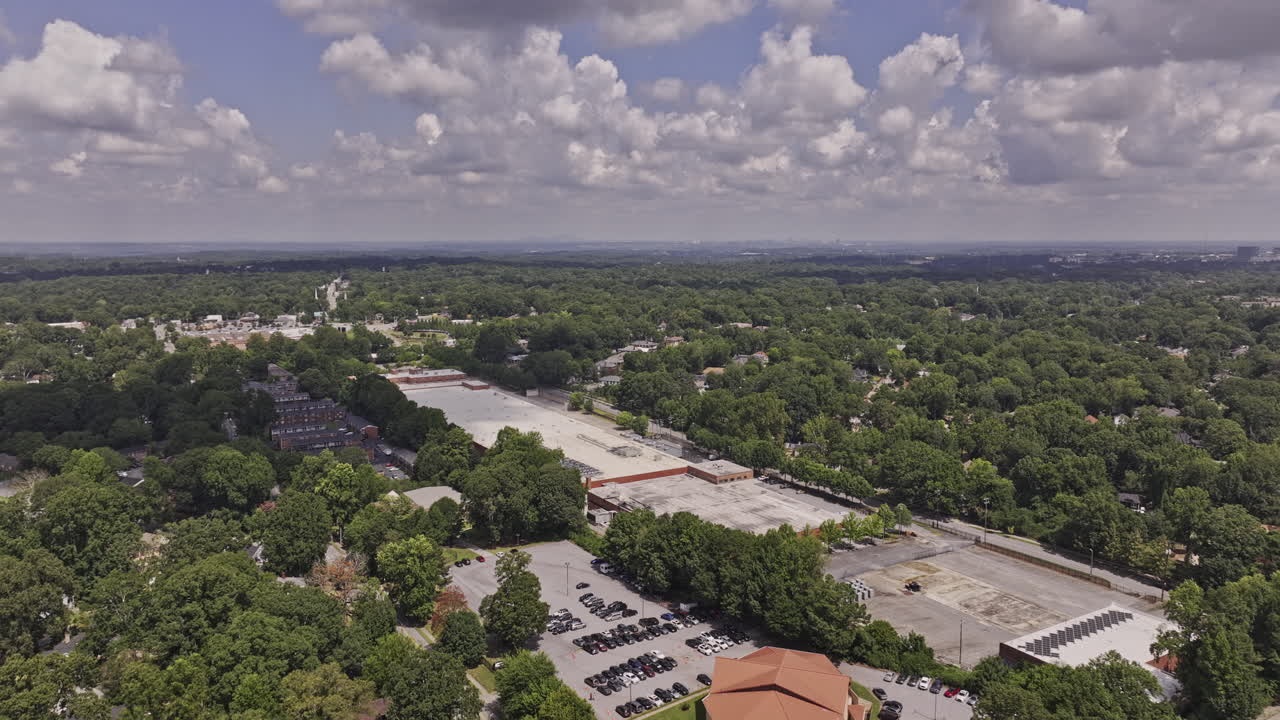 atlanta georgia aerial v978 drone flyover west end capturando desarrollos de uso mixto a lo largo del sendero de la línea de cintura, panorámicas de las vistas del horizonte de la ciudad - filmado con mavic 3 pro cine - agosto 2023