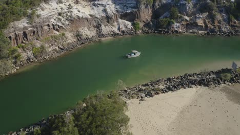 Rompeolas-De-Wooli-Nsw-Sacado-De-Un-Barco-Que-Revela-Un-Paisaje-épico