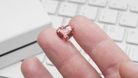 compras en línea de joyas con turmalina en forma de corazón