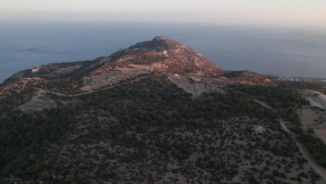 Drohnenaufnahme-Der-Küste-Der-Insel-Karpathos,-Griechenland