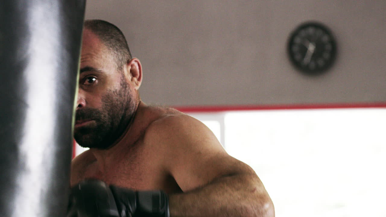 poniendo todo en cada golpe