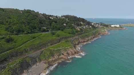 Volando-Hacia-Las-Montañas-Irlandesas-Con-Un-Dron