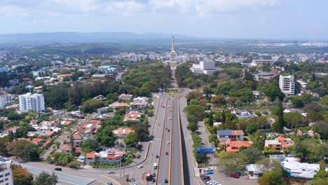 Santiago-de-Los-Caballeros-with-monument-to-heroes-in-background