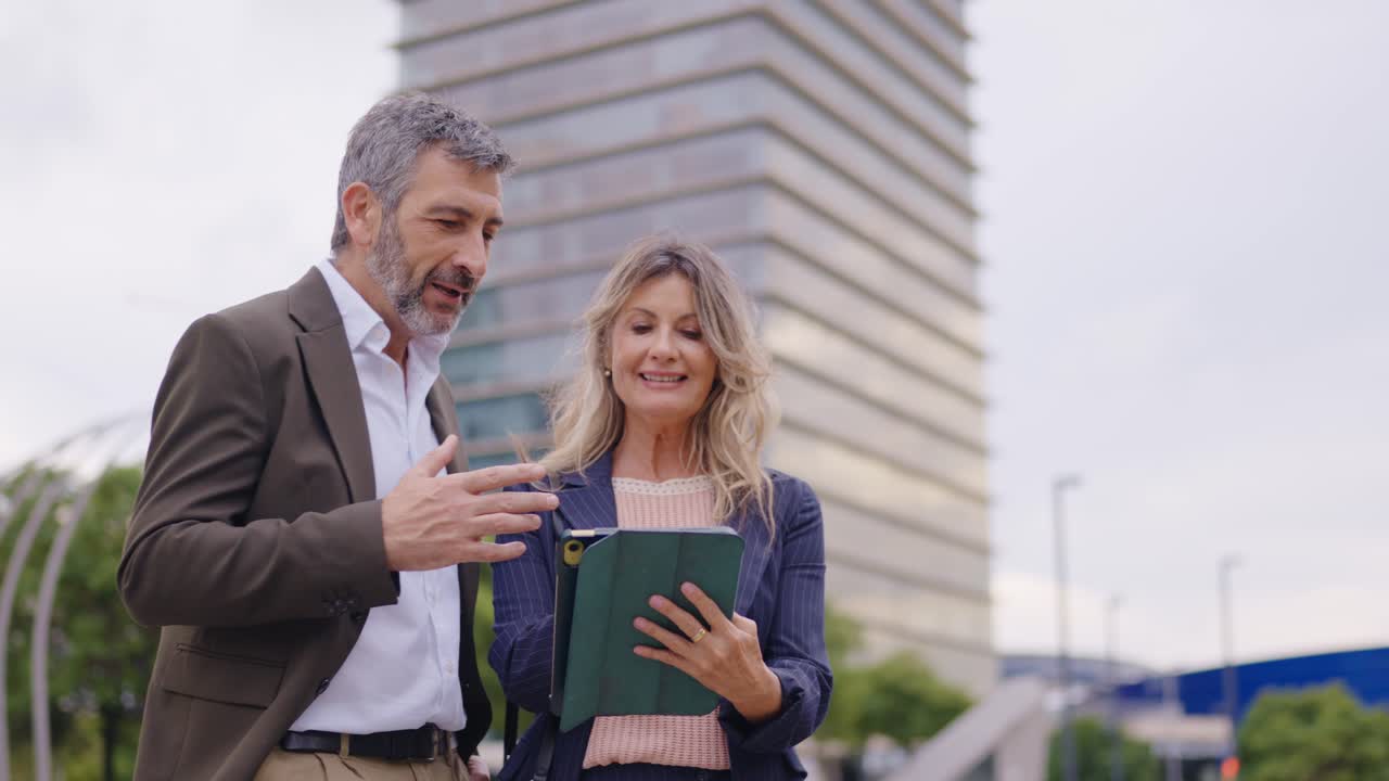 Business people discussing work on tablet