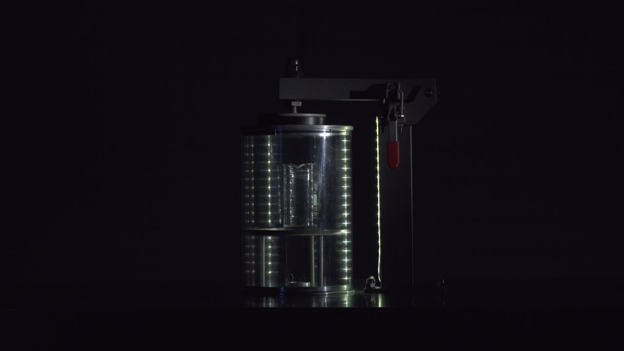 dispositivo que muestra la capacidad del agua para congelarse sin llegar a 0 grados centígrados